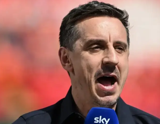 丹尼&middot;辛普森：内维尔助力，开启别样足球合同谈判之路