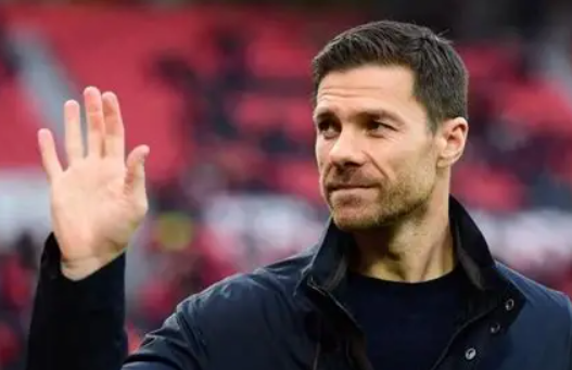 皇马更衣室矛盾凸显,阿隆索下课背后暗流涌动