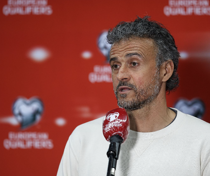 恩里克与曼联传闻:巴黎坚守立场背后的考量