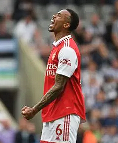 加布里埃尔顶牛事件：英足总不追加处罚的多维度解析